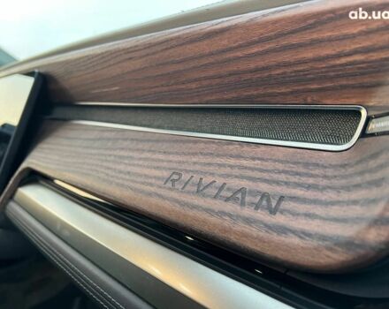 Серый Rivian R1S, объемом двигателя 0 л и пробегом 29 тыс. км за 57490 $, фото 47 на Automoto.ua