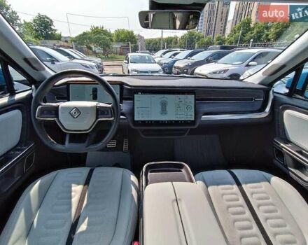 Серый Rivian R1S, объемом двигателя 0 л и пробегом 10 тыс. км за 55290 $, фото 30 на Automoto.ua