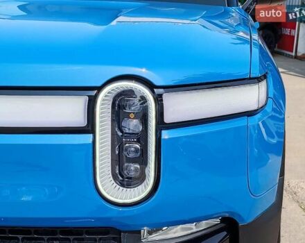Серый Rivian R1S, объемом двигателя 0 л и пробегом 10 тыс. км за 55290 $, фото 3 на Automoto.ua