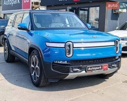 Серый Rivian R1S, объемом двигателя 0 л и пробегом 10 тыс. км за 55290 $, фото 12 на Automoto.ua
