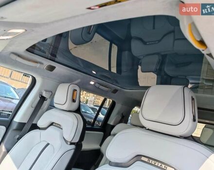 Серый Rivian R1S, объемом двигателя 0 л и пробегом 10 тыс. км за 55290 $, фото 19 на Automoto.ua