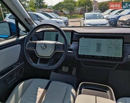 Серый Rivian R1S, объемом двигателя 0 л и пробегом 10 тыс. км за 55290 $, фото 33 на Automoto.ua