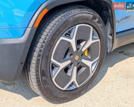 Серый Rivian R1S, объемом двигателя 0 л и пробегом 10 тыс. км за 55290 $, фото 2 на Automoto.ua