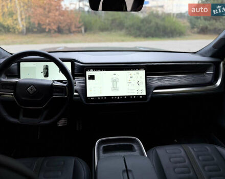 Сірий Rivian R1S, об'ємом двигуна 0 л та пробігом 42 тис. км за 54500 $, фото 23 на Automoto.ua