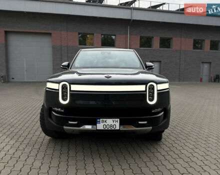 Сірий Rivian R1S, об'ємом двигуна 0 л та пробігом 42 тис. км за 54500 $, фото 3 на Automoto.ua