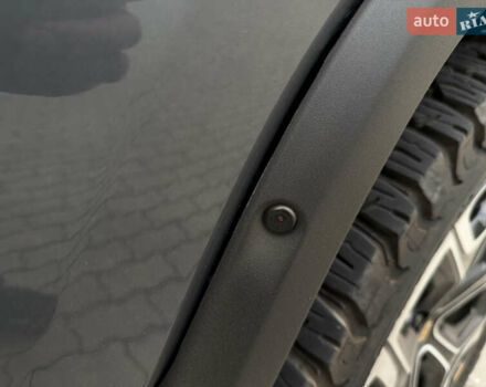 Сірий Rivian R1S, об'ємом двигуна 0 л та пробігом 42 тис. км за 54500 $, фото 12 на Automoto.ua