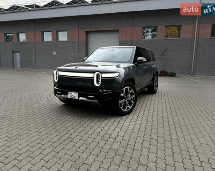 Сірий Rivian R1S, об'ємом двигуна 0 л та пробігом 42 тис. км за 54500 $, фото 1 на Automoto.ua