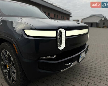 Сірий Rivian R1S, об'ємом двигуна 0 л та пробігом 42 тис. км за 54500 $, фото 16 на Automoto.ua