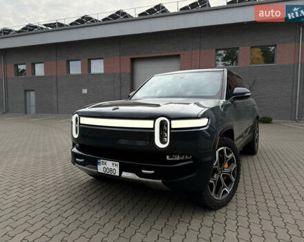 Сірий Rivian R1S, об'ємом двигуна 0 л та пробігом 42 тис. км за 54500 $, фото 2 на Automoto.ua