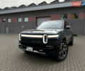 Сірий Rivian R1S, об'ємом двигуна 0 л та пробігом 42 тис. км за 54500 $, фото 2 на Automoto.ua