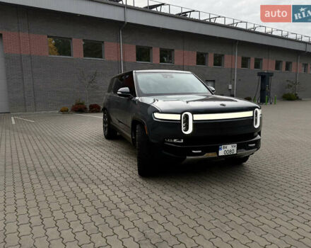 Сірий Rivian R1S, об'ємом двигуна 0 л та пробігом 42 тис. км за 54500 $, фото 4 на Automoto.ua