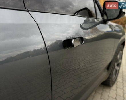 Сірий Rivian R1S, об'ємом двигуна 0 л та пробігом 42 тис. км за 54500 $, фото 15 на Automoto.ua