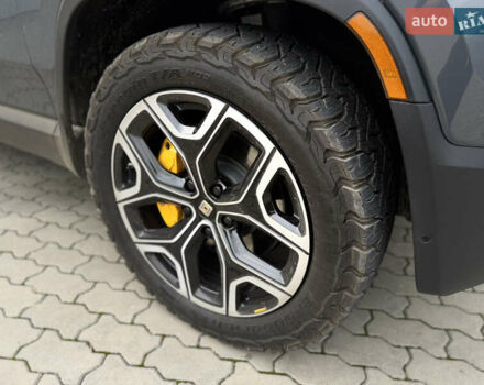 Сірий Rivian R1S, об'ємом двигуна 0 л та пробігом 42 тис. км за 54500 $, фото 17 на Automoto.ua