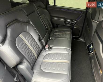 Сірий Rivian R1S, об'ємом двигуна 0 л та пробігом 42 тис. км за 54500 $, фото 27 на Automoto.ua