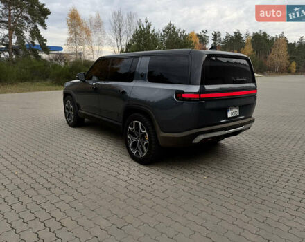 Сірий Rivian R1S, об'ємом двигуна 0 л та пробігом 42 тис. км за 54500 $, фото 7 на Automoto.ua