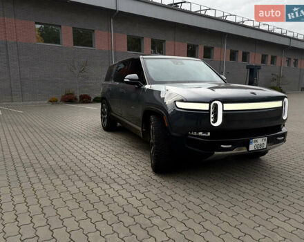 Сірий Rivian R1S, об'ємом двигуна 0 л та пробігом 42 тис. км за 54500 $, фото 5 на Automoto.ua