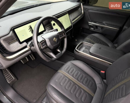 Сірий Rivian R1S, об'ємом двигуна 0 л та пробігом 42 тис. км за 54500 $, фото 18 на Automoto.ua