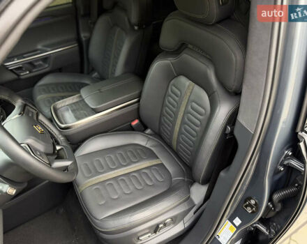 Сірий Rivian R1S, об'ємом двигуна 0 л та пробігом 42 тис. км за 54500 $, фото 19 на Automoto.ua