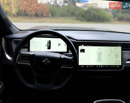 Сірий Rivian R1S, об'ємом двигуна 0 л та пробігом 42 тис. км за 54500 $, фото 22 на Automoto.ua