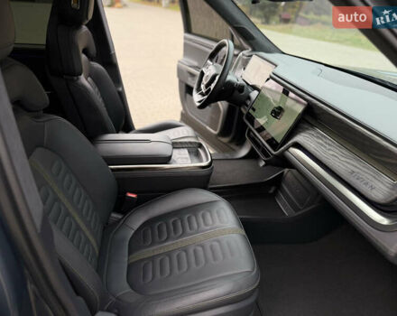 Сірий Rivian R1S, об'ємом двигуна 0 л та пробігом 42 тис. км за 54500 $, фото 24 на Automoto.ua