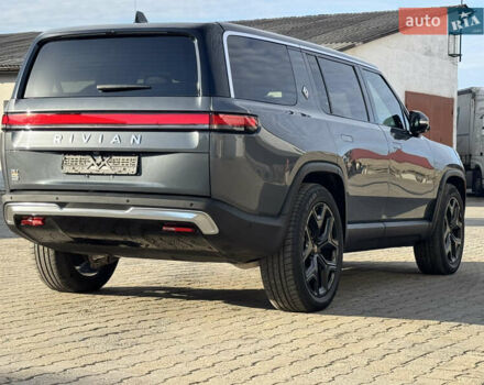 Серый Rivian R1S, объемом двигателя 0 л и пробегом 15 тыс. км за 52000 $, фото 3 на Automoto.ua