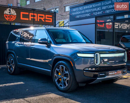 Серый Rivian R1S, объемом двигателя 0 л и пробегом 10 тыс. км за 49900 $, фото 8 на Automoto.ua