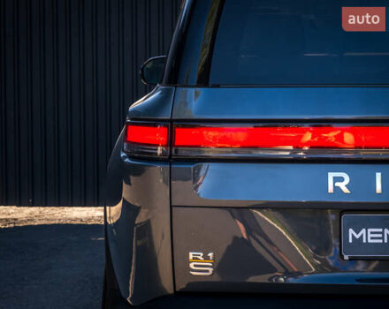 Серый Rivian R1S, объемом двигателя 0 л и пробегом 10 тыс. км за 49900 $, фото 13 на Automoto.ua
