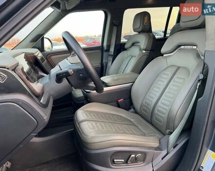 Серый Rivian R1S, объемом двигателя 0 л и пробегом 29 тыс. км за 57490 $, фото 18 на Automoto.ua