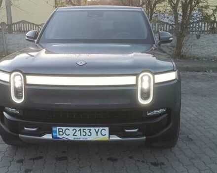 Серый Rivian R1S, объемом двигателя 0 л и пробегом 18 тыс. км за 47000 $, фото 4 на Automoto.ua