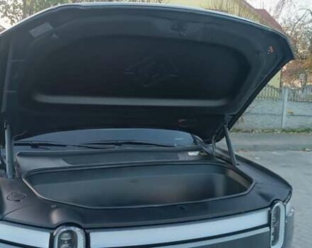 Серый Rivian R1S, объемом двигателя 0 л и пробегом 18 тыс. км за 47000 $, фото 23 на Automoto.ua