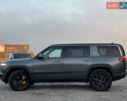 Серый Rivian R1S, объемом двигателя 0 л и пробегом 29 тыс. км за 57490 $, фото 2 на Automoto.ua
