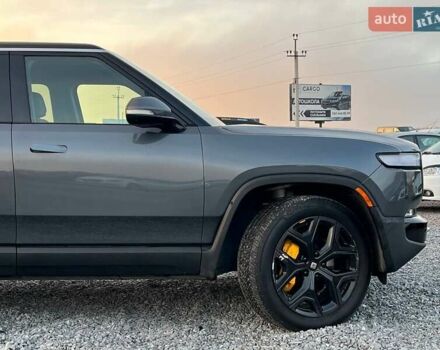 Серый Rivian R1S, объемом двигателя 0 л и пробегом 29 тыс. км за 57490 $, фото 9 на Automoto.ua