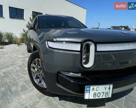 Серый Rivian R1S, объемом двигателя 0 л и пробегом 21 тыс. км за 58000 $, фото 2 на Automoto.ua