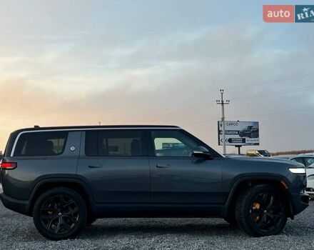 Серый Rivian R1S, объемом двигателя 0 л и пробегом 29 тыс. км за 57490 $, фото 8 на Automoto.ua