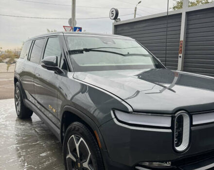 Серый Rivian R1S, объемом двигателя 0 л и пробегом 28 тыс. км за 49900 $, фото 1 на Automoto.ua