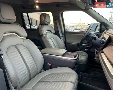 Серый Rivian R1S, объемом двигателя 0 л и пробегом 29 тыс. км за 57490 $, фото 44 на Automoto.ua