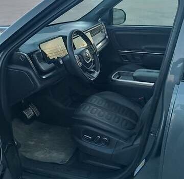 Серый Rivian R1S, объемом двигателя 0 л и пробегом 18 тыс. км за 47000 $, фото 2 на Automoto.ua