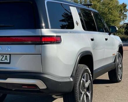 Серый Rivian R1S, объемом двигателя 0 л и пробегом 2 тыс. км за 47500 $, фото 12 на Automoto.ua