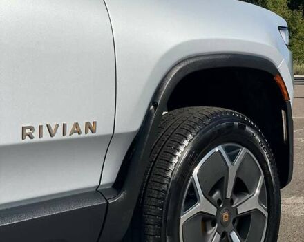 Серый Rivian R1S, объемом двигателя 0 л и пробегом 2 тыс. км за 47500 $, фото 19 на Automoto.ua