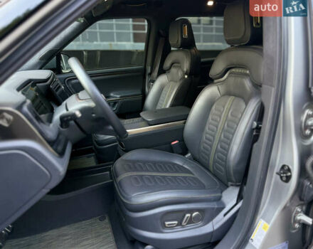 Серый Rivian R1S, объемом двигателя 0 л и пробегом 13 тыс. км за 49000 $, фото 10 на Automoto.ua