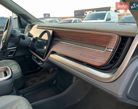 Серый Rivian R1S, объемом двигателя 0 л и пробегом 29 тыс. км за 57490 $, фото 46 на Automoto.ua