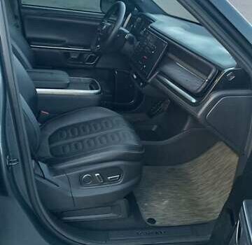 Серый Rivian R1S, объемом двигателя 0 л и пробегом 18 тыс. км за 47000 $, фото 21 на Automoto.ua