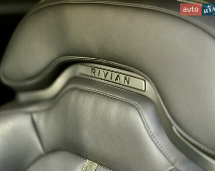 Серый Rivian R1S, объемом двигателя 0 л и пробегом 13 тыс. км за 49000 $, фото 11 на Automoto.ua