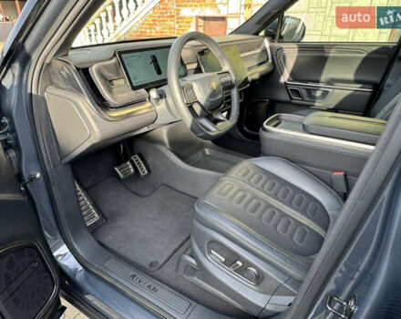 Серый Rivian R1S, объемом двигателя 0 л и пробегом 15 тыс. км за 52000 $, фото 18 на Automoto.ua