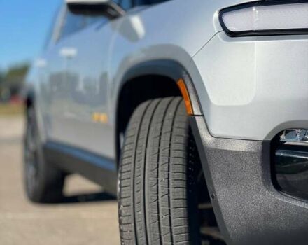 Серый Rivian R1S, объемом двигателя 0 л и пробегом 2 тыс. км за 47500 $, фото 20 на Automoto.ua