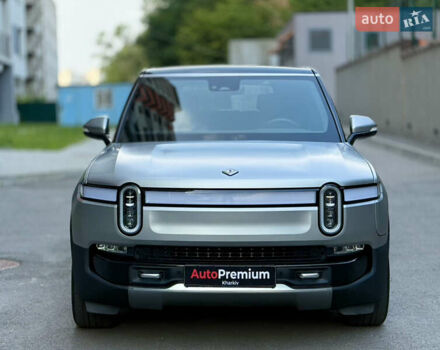 Серый Rivian R1S, объемом двигателя 0 л и пробегом 13 тыс. км за 49000 $, фото 2 на Automoto.ua
