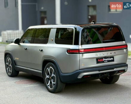 Серый Rivian R1S, объемом двигателя 0 л и пробегом 13 тыс. км за 49000 $, фото 4 на Automoto.ua