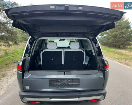 Серый Rivian R1S, объемом двигателя 0 л и пробегом 39 тыс. км за 56000 $, фото 15 на Automoto.ua