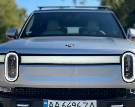 Серый Rivian R1S, объемом двигателя 0 л и пробегом 2 тыс. км за 47500 $, фото 6 на Automoto.ua