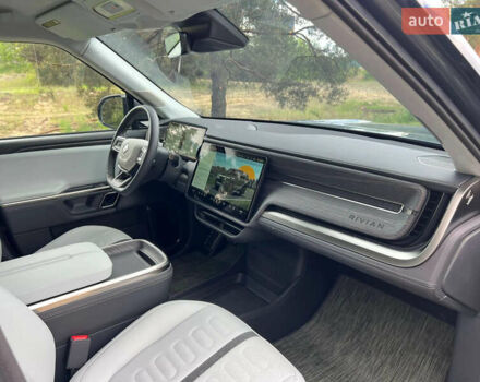 Серый Rivian R1S, объемом двигателя 0 л и пробегом 39 тыс. км за 56000 $, фото 7 на Automoto.ua